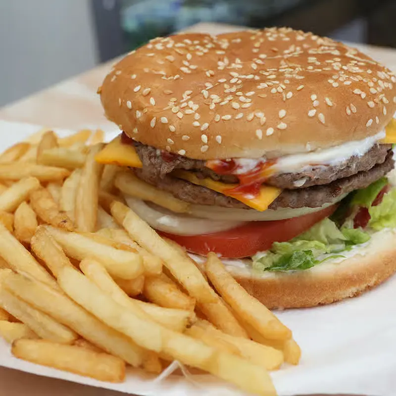 Cheeseburger with fries
